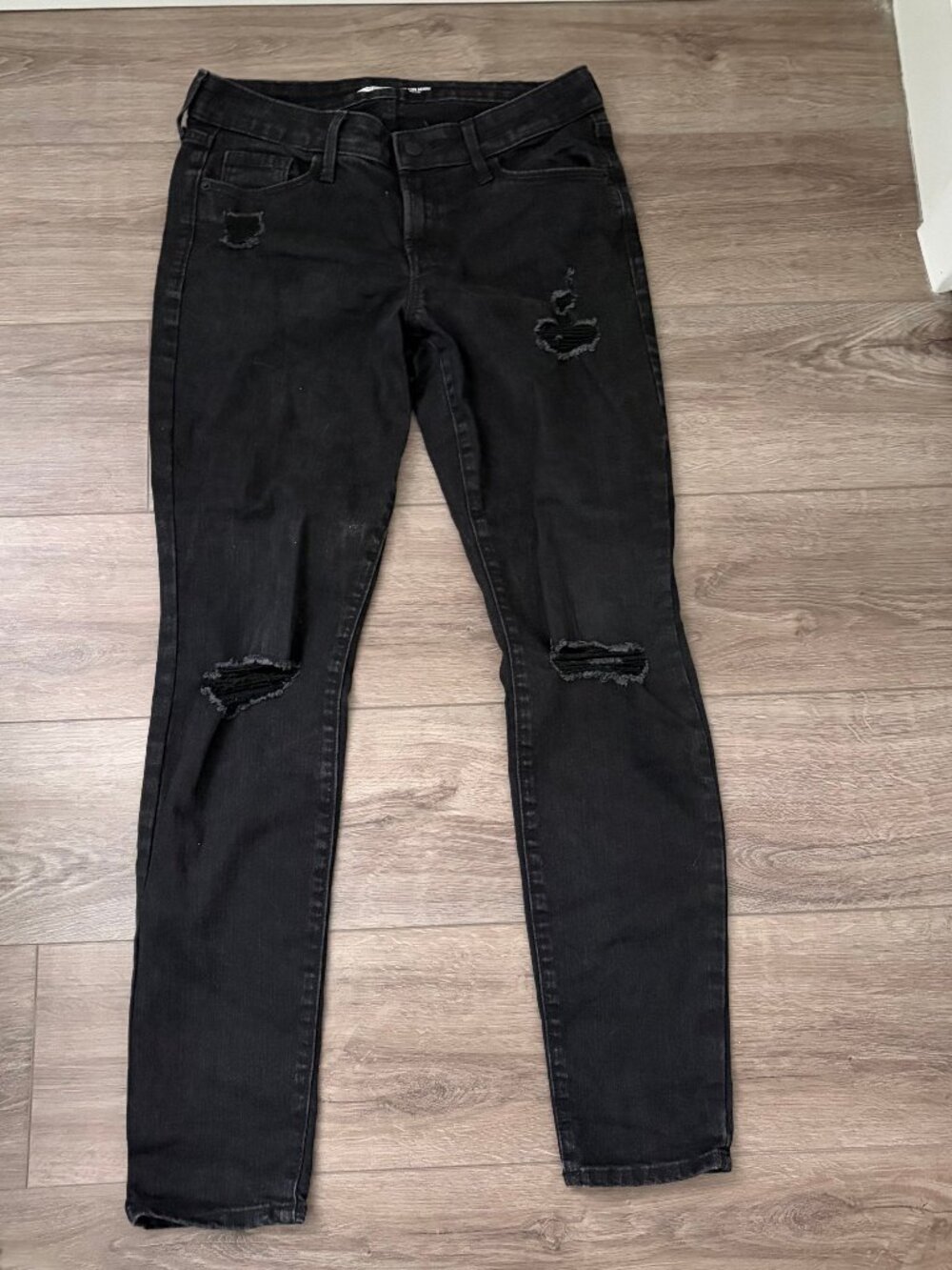 Old Navy Pop Icon Skinny Mid-Rise Black Ripped Jeans